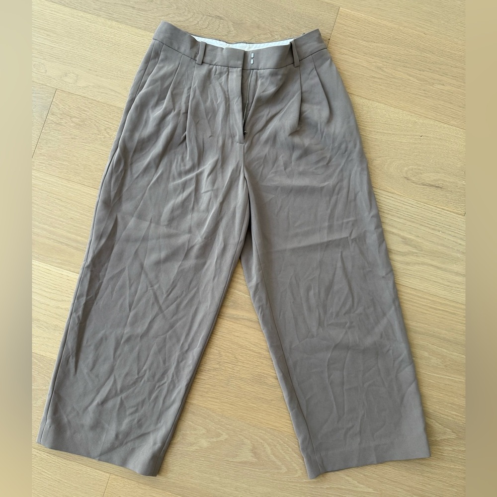 Babaton Aritzia Pleated Cropped Pants in Felted Taupe size 6